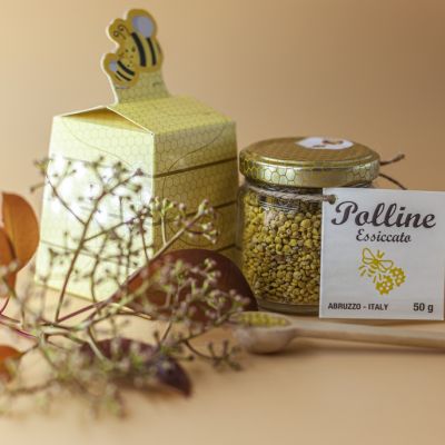Vasetti di polline essiccato con lanterna e decorazioni naturali