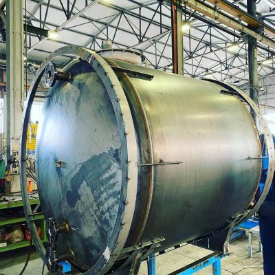 Serbatoi per carburante ItalTanx durante lavorazione aziendale