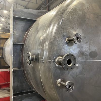 Serbatoi per carburante ItalTanx durante lavorazione aziendale