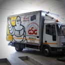 Furgone Gran Sasso Gomme per l'assistenza mobile parcheggiato in officina