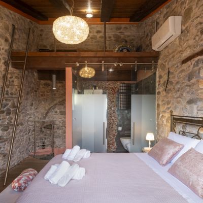 Arredi e dettagli della camera matrimoniale del Bed and Breakfast Abruzzo Tower a Montorio al Vomano in Abruzzo