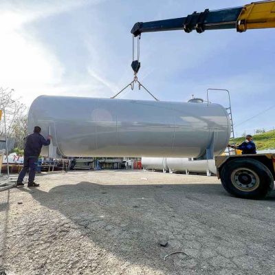 Serbatoi per carburante ItalTanx durante lavorazione aziendale