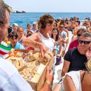 Servizi a bordo durante escursione Motobarche Leonarda Vieste