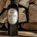 Bottiglia amaro Better con legna dietro Scuppoz su Instagram a Teramo in Abruzzo