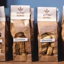 Biscotti alla genziana nelle proprie confezioni Scuppoz su Instagram a Teramo in Abruzzo