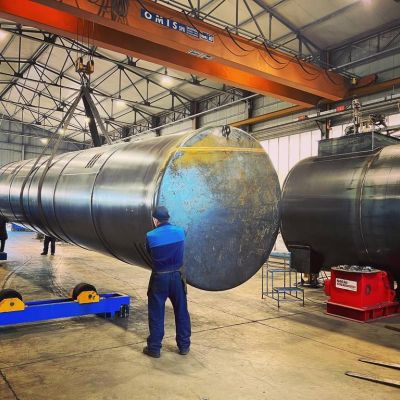 Serbatoi per carburante ItalTanx durante lavorazione aziendale