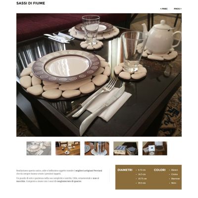 Pagina del sito Home Stone con una tavola elegante apparecchiata